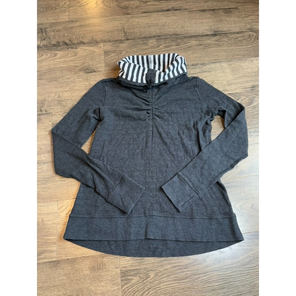 Lululemon In A Cinch Long Sleeve Heathered Reversible mock neck sweatshirt sz 6